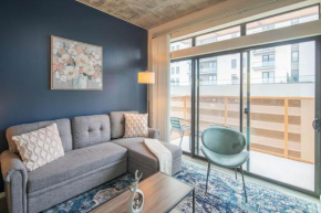 Detailed 2BD - Central DT- Gym, Pool, Parking Sleep8